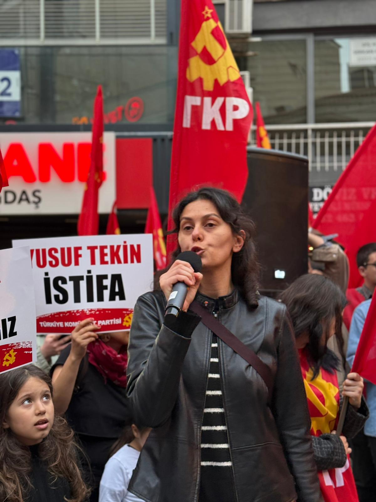 Okul saldırılarının ardından TKP İzmir'de sokağa çıktı: 'Tarikatların bakanı Yusuf Tekin istifa!'