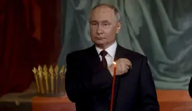 Tek taraflı 30 saatlik ateşkesi duyuran Putin Moskova'da düzenlenen Paskalya ayinine katıldı. (Foto: AA)