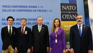 Türk Atlantik Konseyi üyeleri katıldıkları bir NATO toplantısında Erdoğan ve Hakan Fidan ile aynı karede