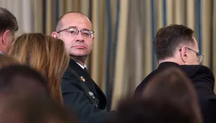 Mossad şefi Gofman, Eylül 2025'te Beyaz Saray'da Trump ile Netanyahu'nun basın toplantısı öncesinde beklerken.