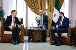 Fotoğraf HTŞ lideri Şara'nın, Ağustos ayında Şam'da İngiltere Ulusal Güvenlik Danışmanı Jonathan Powell'la görüşmesinden...