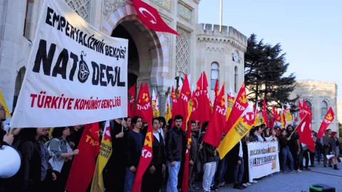 Türkiye Komünist Gençliği Üç Fidan için alanlardaydı: Denizlerin rüzgarı NATO'yu savuracak!