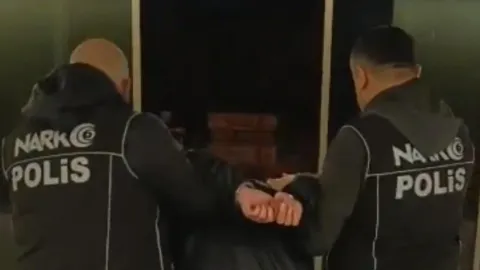 Kırmızı bültenle aranan bir kişi daha Türkiye'de yakalandı