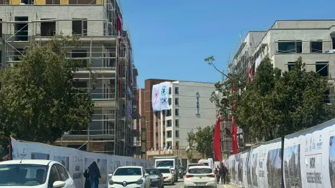 Hatay'da yine film setine dönüldü: 'Bakanın geçtiği yola asfalt dökün'