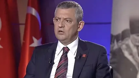 Özgür Özel: Akın Gürlek yakın çevresine ‘Erdoğan’ı da dinliyorum’ diyor