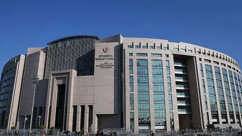 İBB'ye yeni operasyon: Genel Sekreter Yardımcısı Oktay Özel dahil 6 kişi serbest, 1 kişi hakkında ev hapsi