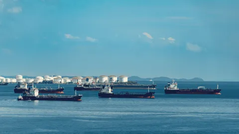 Hürmüz krizi derinleşiyor: ABD acil petrol rezervlerini devreye soktu, üç tanker Aliağa yolunda