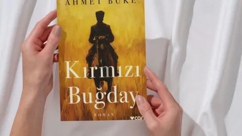 Ahmet Büke, 55. Orhan Kemal Roman Armağanı'nı 'Kırmızı Buğday' ile kazandı