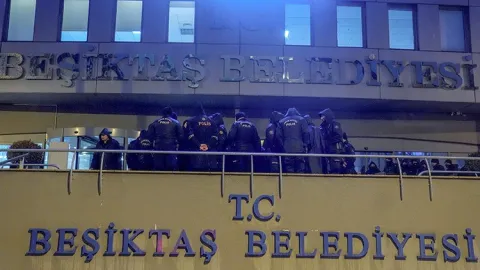 Beşiktaş Belediyesi'ne operasyon