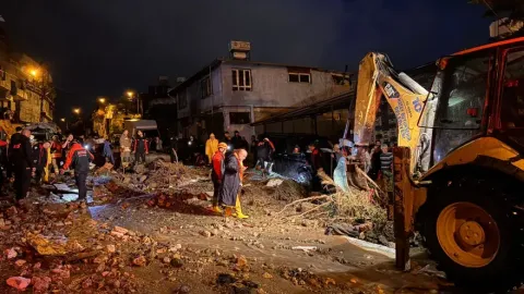 Hatay'da sel sonrası heyelan: Çöken evde bir kişi hayatını kaybetti