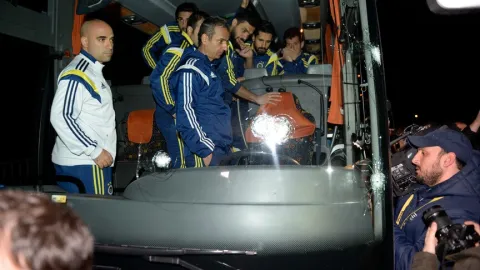 Bakan Gürlek paylaştı: Fenerbahçe otobüsüne saldırı dosyası yeniden açıldı