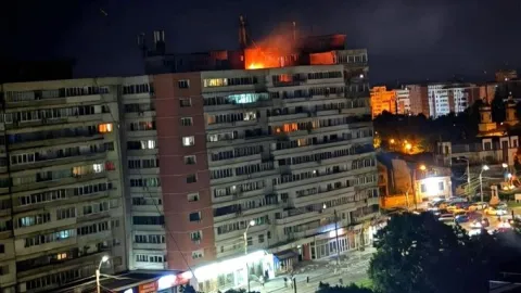 Rusya'ya ait olduğu öne sürülen dron Romanya'da bir binaya isabet etti