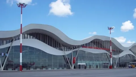 Sivas Havalimanı ihalesi pazarlık usulüyle verildi: 'Yaklaşık 4 milyarlık ihale kime gitti?'