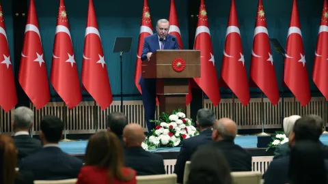 Cumhurbaşkanı Recep Tayyip Erdoğan kabine toplantısı sonrası açıklama yaparken