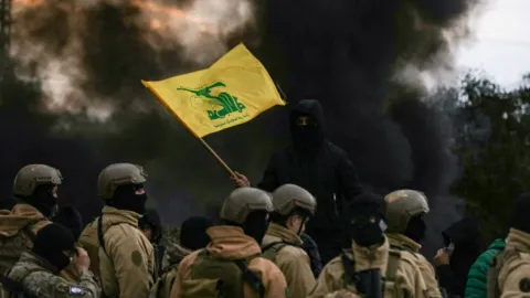 İsrail saldırıyı genişletmek için ABD'den onay bekliyor, Hizbullah direniyor: Bir asker öldürüldü, üçü yaralandı