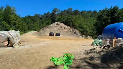 Ormanı şantiyeye çevirdiler: Ağaçlar kesildi, beton döküldü