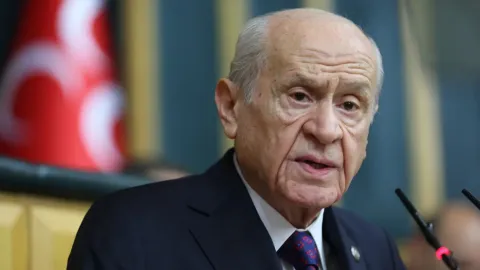 Devlet Bahçeli kürsüde konuşma yaparken