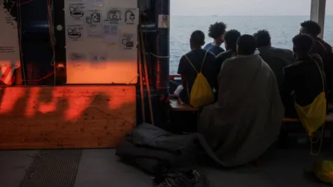 Avrupa Birliği bayrağı ve göçmenlik temalı görsel