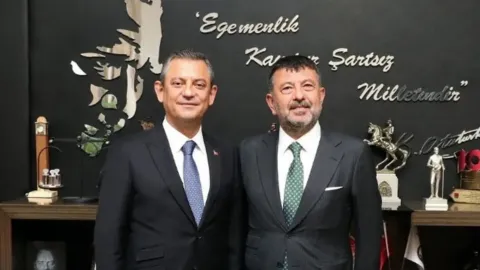 CHP Genel Başkanı Özgür Özel ve Veli Ağbaba