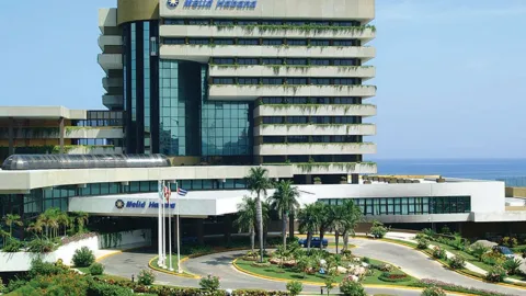 Küba'da faaliyet gösteren İspanyol otel zinciri Meliá'nın tabelası