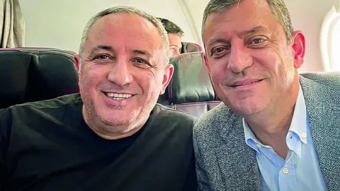 CHP Genel Merkezi önünde hareketli saatler