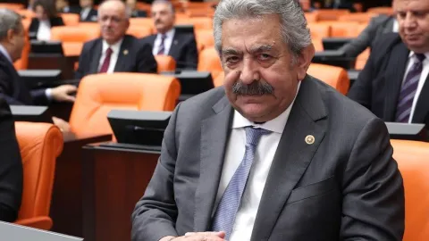 MHP Genel Başkan Yardımcısı Feti Yıldız konuşurken