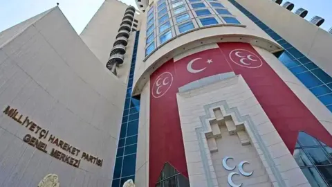 MHP'de bir il teşkilatı daha feshedildi