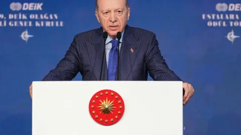 Cumhurbaşkanı Recep Tayyip Erdoğan konuşma yaparken