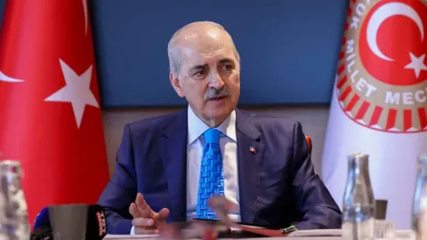 TBMM Başkanı Numan Kurtulmuş konuşma yaparken