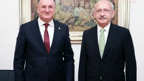 Lütfü Savaş ve Kemal Kılıçdaroğlu'nun bir araya geldiği görüşmeden bir kare.