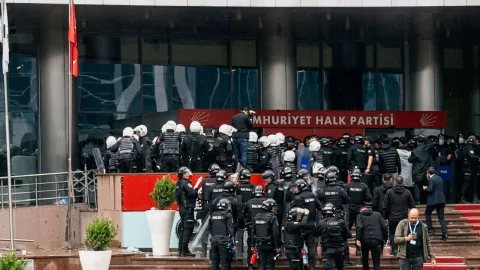 CHP’de 'salı gerilimi' öncesi bölünme ve operasyon tartışmal