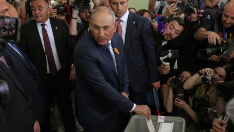 Ermenistan Başbakanı Nikol Paşinyan parlamento seçimleri sonrası açıklama yapıyor.