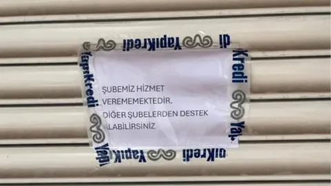 Koç'a yönelik üçüncü saldırı: Diyarbakır'da Yapı Kredi Banka