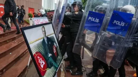 CHP’de Disiplin Kurulu'na sevk edilenler belli oldu: 9 isim 