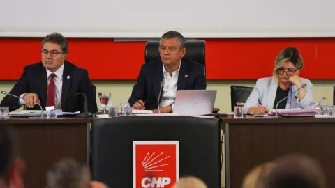 CHP Genel Merkezi önünde hareketli saatler yaşanıyor