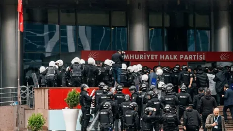 CHP binasına saldırı haberiyle ilişkilendirilen görsel.