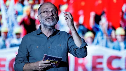 TKP Genel Sekreteri Kemal Okuyan konuşma yaparken