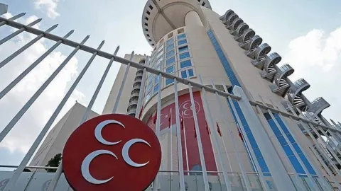 MHP Adıyaman il teşkilatı binası önü