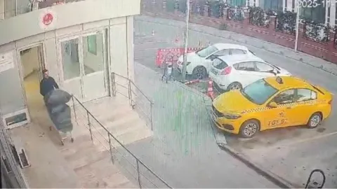Büyükçekmece Adliyesi'nde meydana gelen adli emanet soygunuyla ilgili gelişen soruşturmada teslim olan şüpheliler.