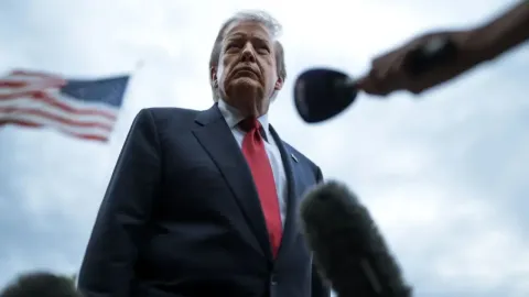 ABD Başkanı Donald Trump'ın konuşma yaptığı bir görsel.