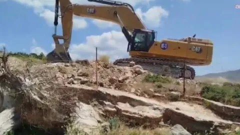 Akbelen Ormanı'nda iş makinelerinin çalıştığı bir alanın görüntüsü.