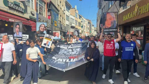 Dilovası'nda iş cinayetinde hayatını kaybeden işçilerin aileleri Gebze'de adalet nöbeti tutuyor.
