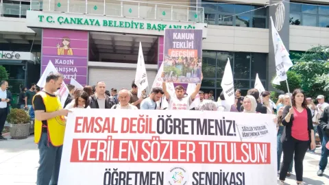 Ankara Güvenpark'ta gözaltına alınan öğretmenlerin serbest bırakıldığına dair açıklama yapan sendika sözcüsü.