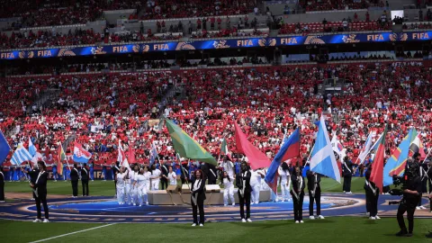 2026 Dünya Kupası logosu ve futbol sahası görseli