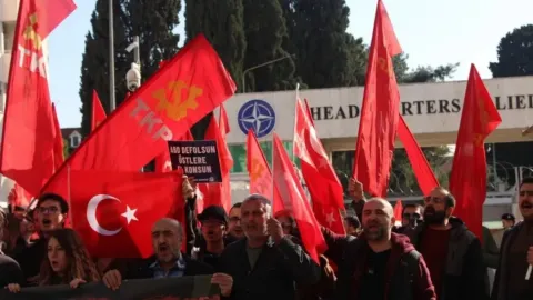 Türkiye Komünist Partisi (TKP) logosu veya genel merkez binası görseli.