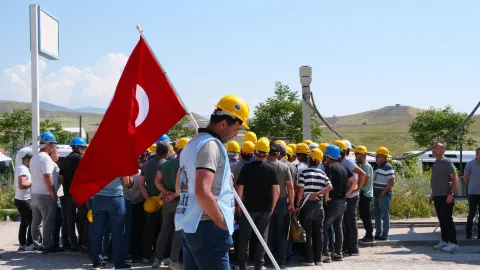 Hak arayan emekçilere yönelik şiddet olaylarını gösteren kolaj görseli