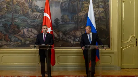 Dışişleri Bakanı Hakan Fidan ve Rusya Dışişleri Bakanı Sergey Lavrov'un görüşmesinden bir kare.
