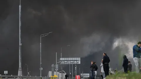 Moskova'da İHA saldırısı sonrası petrol rafinerisinden yükselen dumanlar