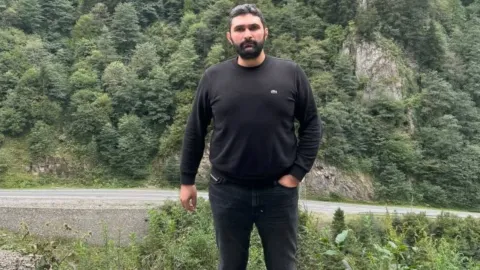 AKP Zonguldak İl Başkan Yardımcısı Batuhan Hasanoğlu'nun tutuklanmasını gösteren görsel.