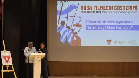 Ankara'da düzenlenen Küba ile dayanışma film gösterimlerinden bir sahne.